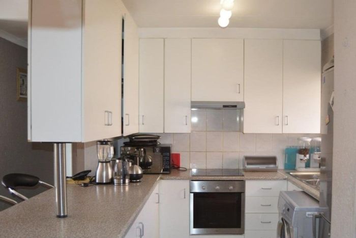 3-Bedroom Townhouse To Rent in Buccleuch with private garden and parking.