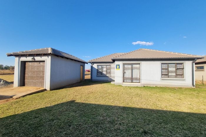 For Sale: House in Ellaton with 3 bedrooms, large backyard, and garage access.