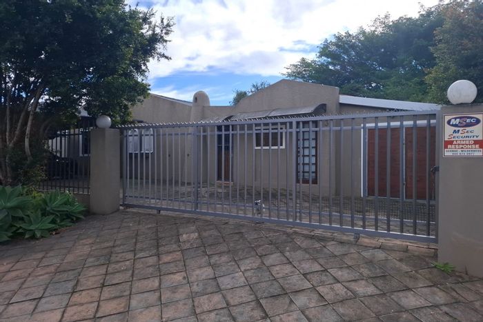 George South House For Sale: 4 bedrooms, large erf, potential for upgrades.