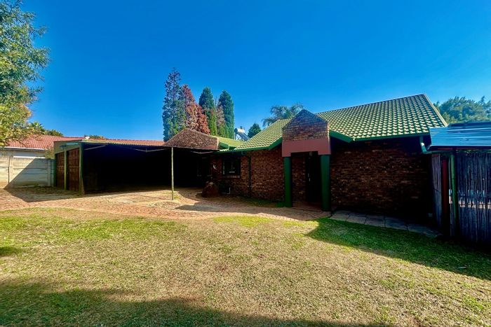 Ifafi House For Sale: 5 bedrooms, flatlet, pool, flexible living options.