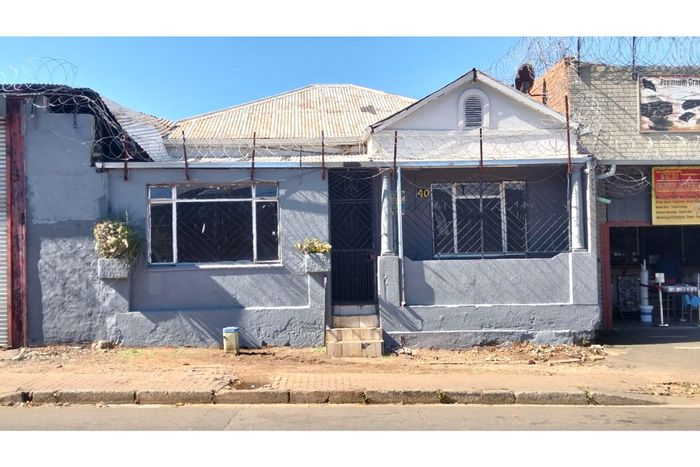 Industrial property for sale in Ophirton with versatile space and key amenities.