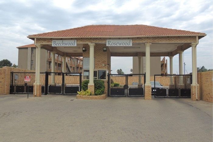 To Rent: 2-Bedroom Apartment in Greenhills with Secure Parking and Communal Garden.