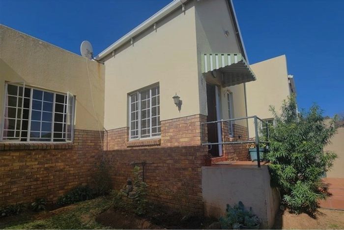 Radiokop Townhouse For Sale: 3 beds, pool, secure garage, pet-friendly garden.