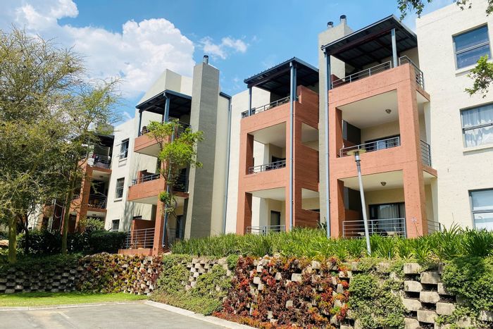 Bryanston Apartment For Sale: 2 beds, pool, gym, kids area, restaurant access.