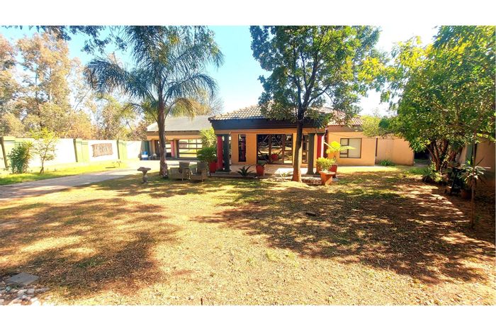 For Sale: Spacious Meerhof house with pool, guest suite, and entertainment areas.