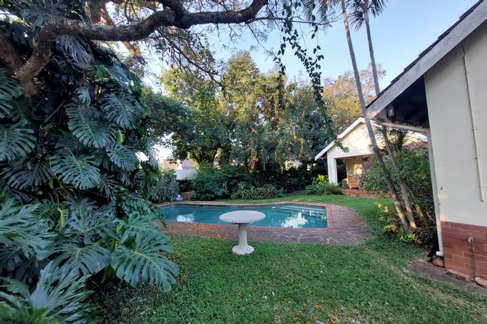 Hayfields House For Sale: 4 beds, pool, garden, garage, close to amenities.