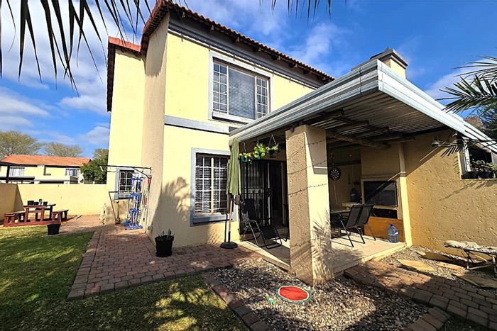 For Sale: Townhouse in Annlin with 2 beds, garden, garage, and security.