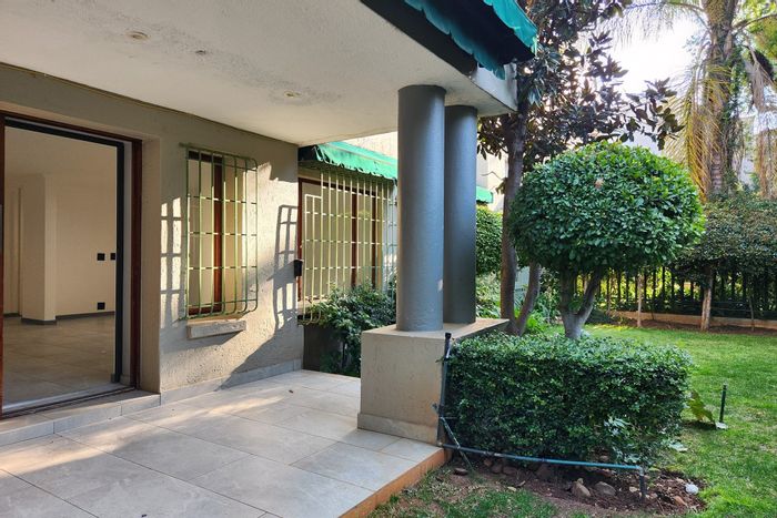 For Sale: 3-Bedroom Apartment in Strathavon with Parking, Spacious Living Area.