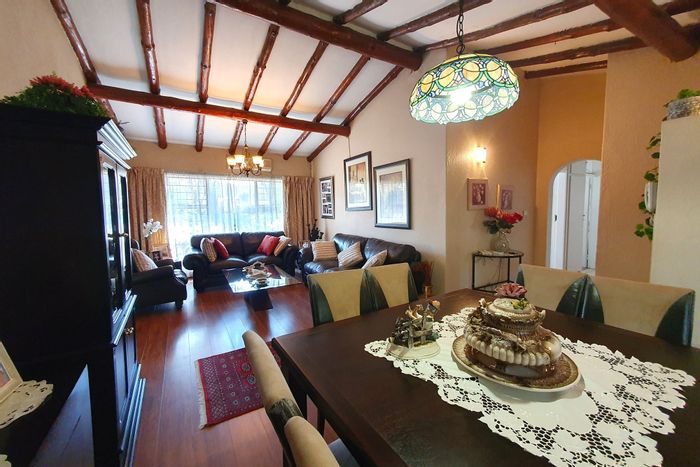 Doringkloof House For Sale: 3 beds, office space, pool, and garden oasis.