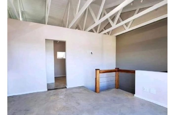 Edgemead Apartment To Rent: 1 bed, balcony, pet-friendly, solar power, high-speed internet.