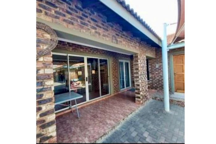 Vanderbijlpark SE 1 Apartment To Rent: 1 Bed, Braai Area, Pet-Friendly, Water & Wifi Included.
