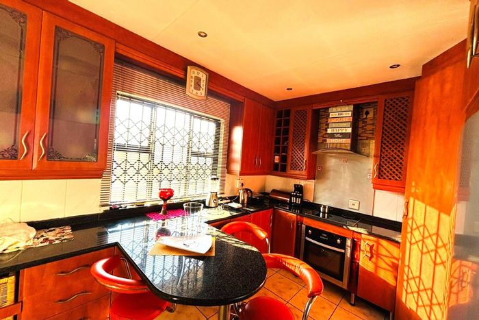 3-Bedroom House To Rent in Kwaggasrand with garden, garage, and pet-friendly.