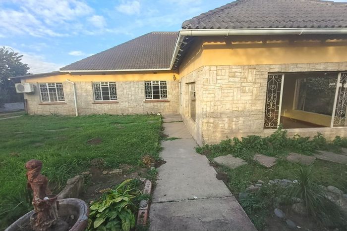 Spacious Cambridge West house with entertainment area, koi pond, and ample parking. To Rent.