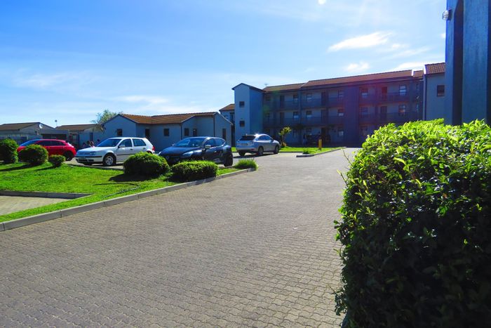 For Sale: 2-Bedroom Apartment in Parklands with Security, Parking, and Convenient Amenities.