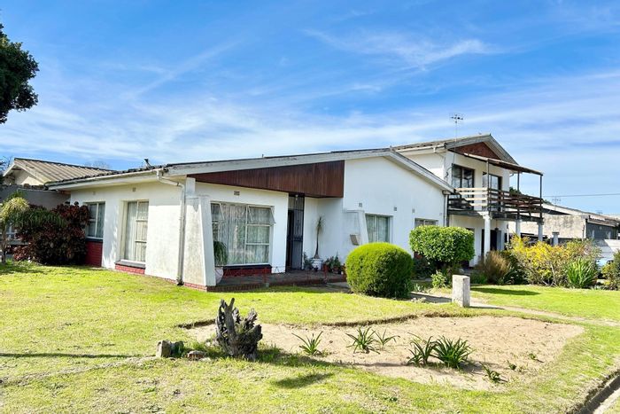 4-Bedroom House with Double Balcony and Garden in Belmont Park, For Sale.