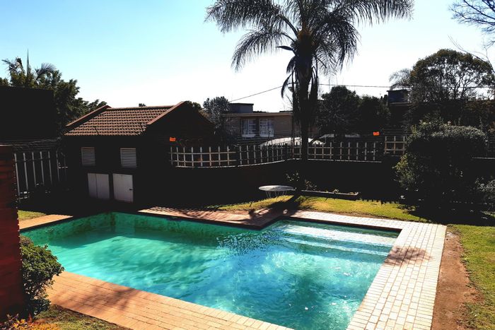 2-Bedroom Apartment in Windsor East For Sale: Pool, Garden, 24/7 Security.
