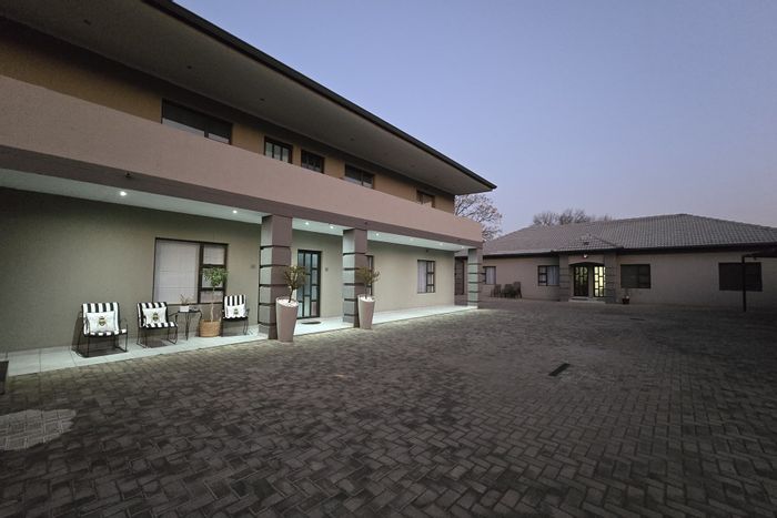 To Rent: Lakefield Apartment with 2 Bedrooms, Fibre Internet, and Covered Parking.