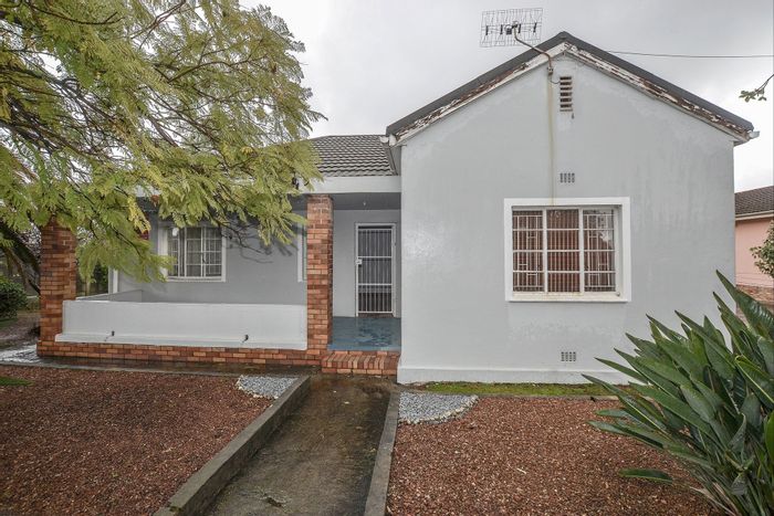 Charming Charleston Hill house with flatlet, spacious yard, and ample parking. For Sale.