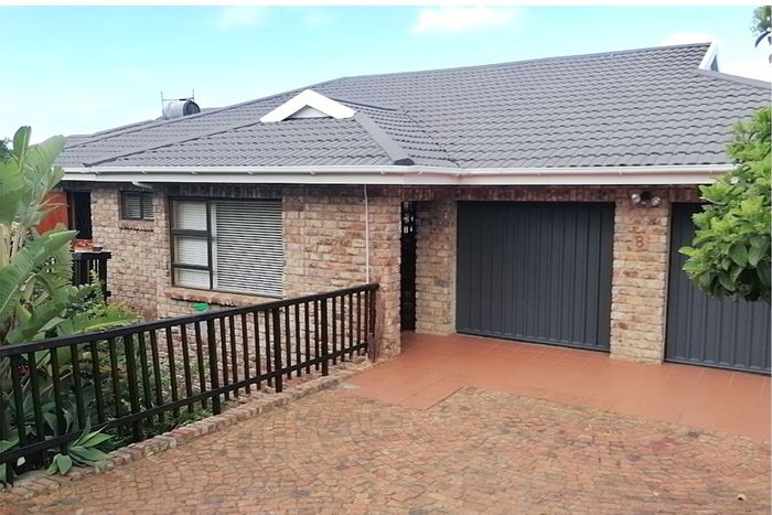 6-Bedroom House in Bergsig For Sale with Income Potential and Scenic Views