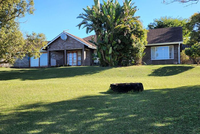 For Sale: Spacious 4-bedroom house in Lincoln Meade with pool and investment potential.