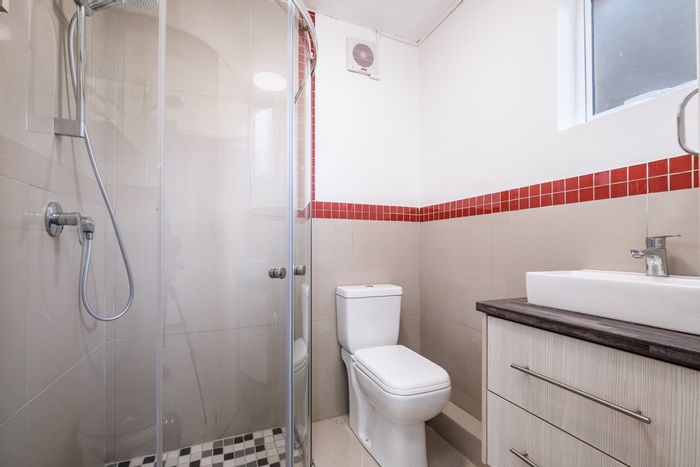 Pet-friendly townhouse in Sandown with 24/7 security, fiber-ready, and covered parking.