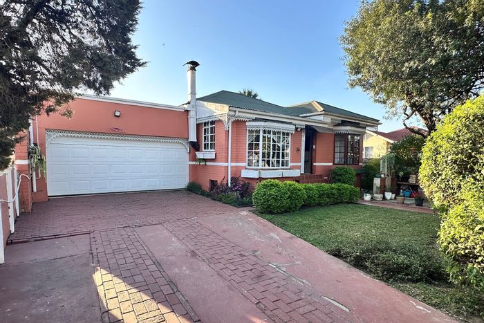 For Sale: Versatile 4-Bedroom House in Manor with Rental Unit and Double Garage.
