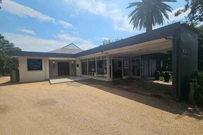 Parys Central Lodge For Sale: Riverfront, self-catering rooms, gin bar, conference area.