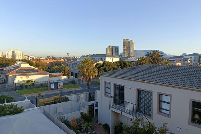 Beachfront Apartment To Rent: 2 Bedrooms, Pool, Balcony, Wi-Fi, Secure Parking.