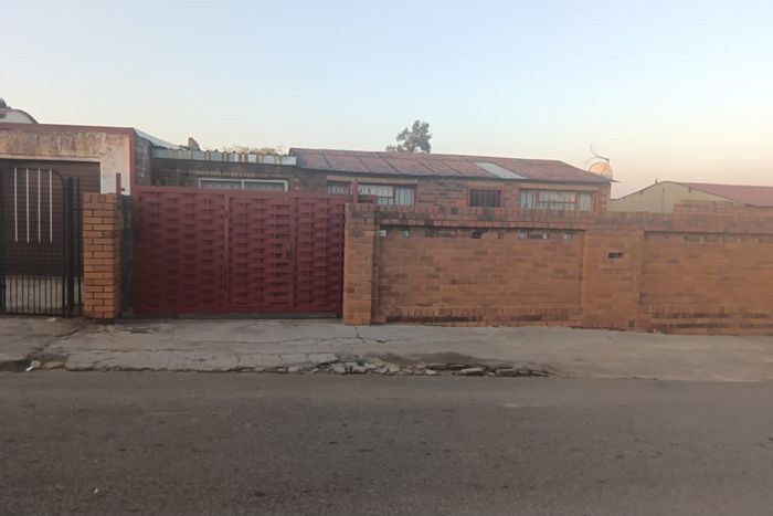 House For Sale in Molapo: Spacious home with multiple outside rooms and convenient amenities.