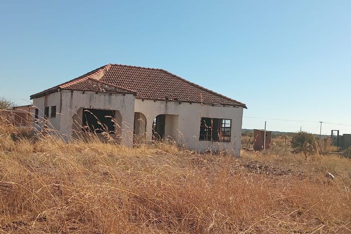 House for Sale in Kotishing: Investment potential, large lot, near freeway R81.