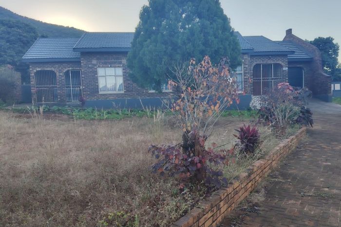 3-Bedroom House for Sale in Tzaneen Rural with Covered Parking and Spacious Land.
