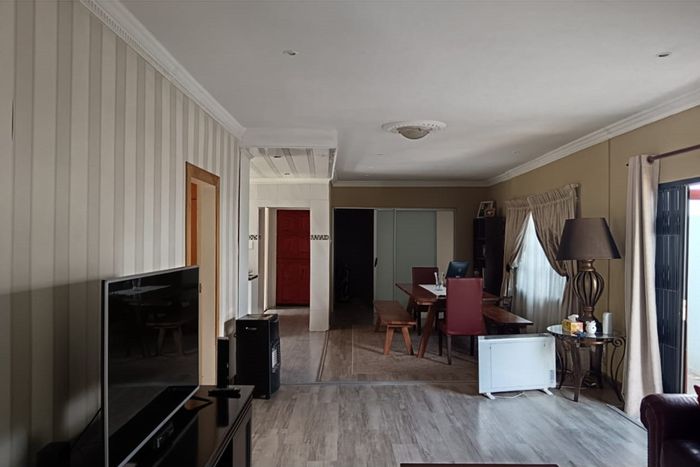 Orlando House For Sale: 2 beds, 2 baths, garage, security, near amenities.