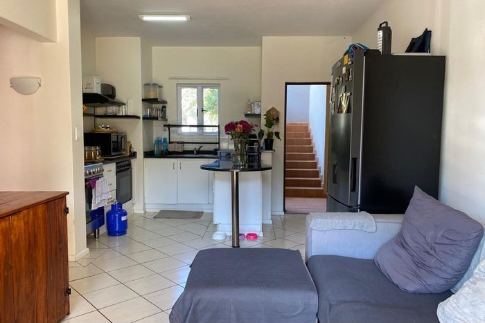 2-Bedroom Apartment To Rent in Sheffield Beach with Pool, Garden, and Pet-Friendly.