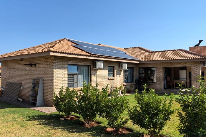 Hillcrest House For Sale: 3 beds, solar power, garage, spacious garden.