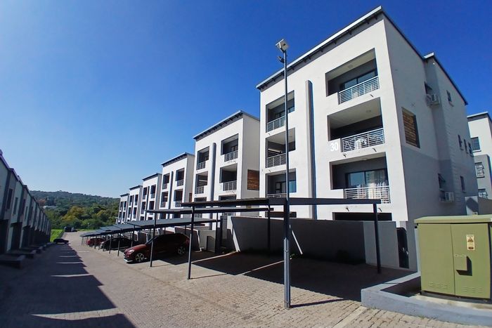 Rivonia Apartment For Sale: 2 Bedrooms, Pool, Parking, Near Shops and Schools.