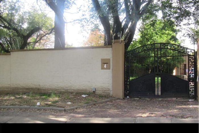 For Sale: Spacious Bryanston house with pool, garage, and garden amenities.