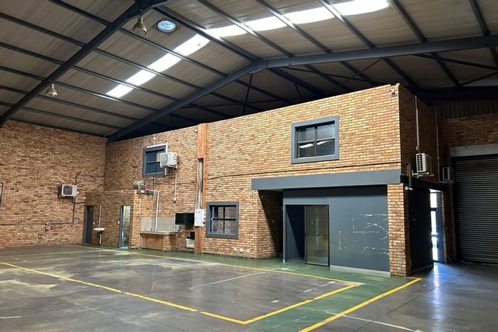 600 sqm Industrial Warehouse To Rent in Brentwood Park with Offices and Truck Access