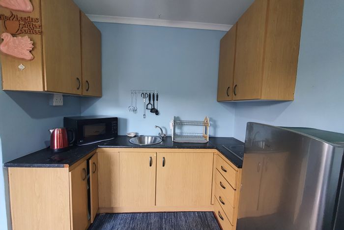 Elim Apartment To Rent: 1 Bedroom, secure parking, Wi-Fi included, private entrance.