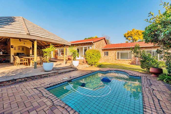Rivonia House For Sale: 3 beds, pool, flatlet, ample parking, ideal location.