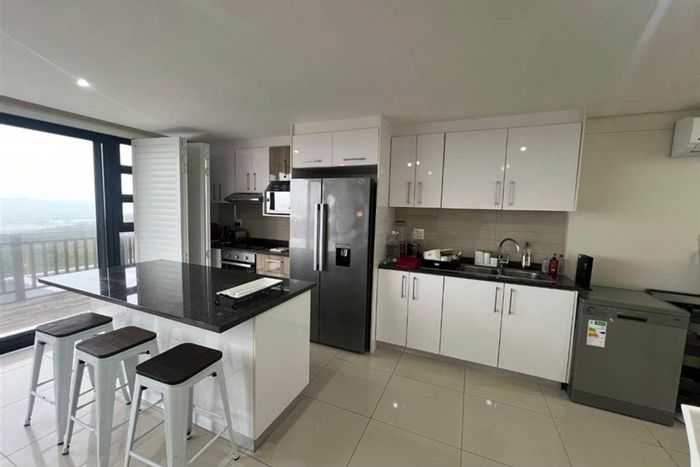 La Mercy Central Apartment To Rent: Beach views, secure complex, 3 bedrooms, balcony.