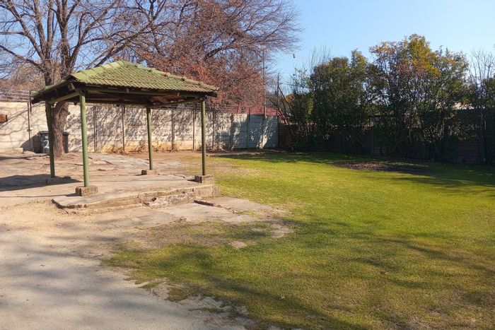 1-Bedroom House To Rent in Lombardy East with free parking, WiFi, and utilities included.