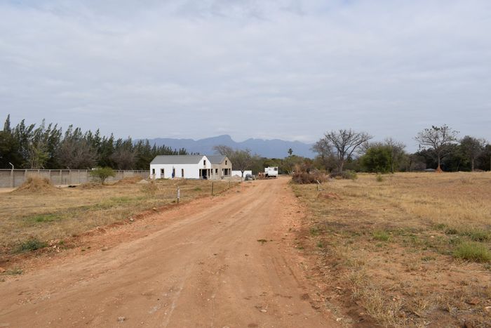 House for Sale in Hoedspruit Central: Spacious units, pet-friendly, secure estate living.