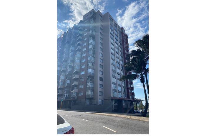1-Bedroom Apartment For Sale in Durban Central with Harbour Views and Key Amenities.