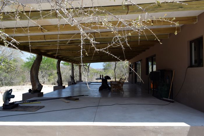 For Sale: House in Moditlo Wildlife Estate, river views, pool, wildlife adventures.