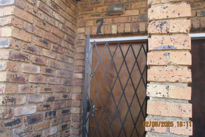 Chloorkop Apartment For Sale: 2 Bedrooms, Balcony, Covered Parking, Investment Opportunity.