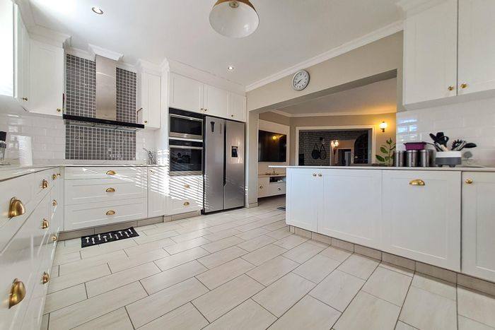 House To Rent in Chase Valley Heights: Spacious layout, garage, study, and braai area.