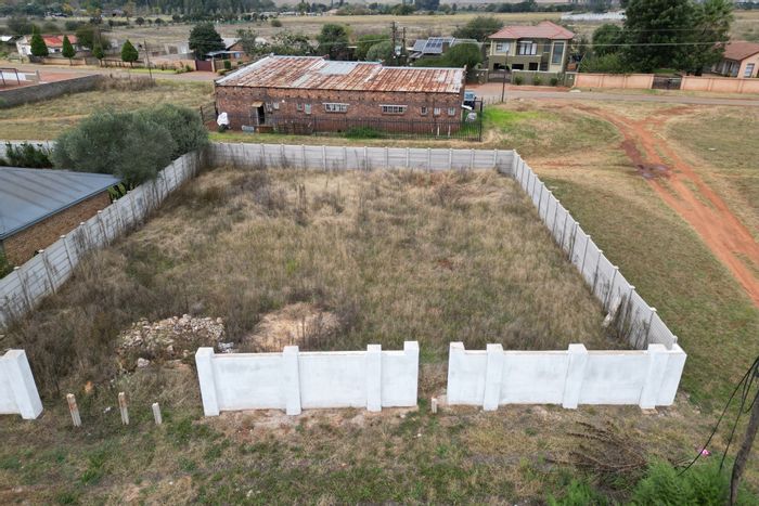 Retail land for sale in Henley On Klip, 573m², ready for development.
