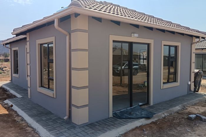 For Sale: House in The Orchards, featuring customizable stands and quality finishes.