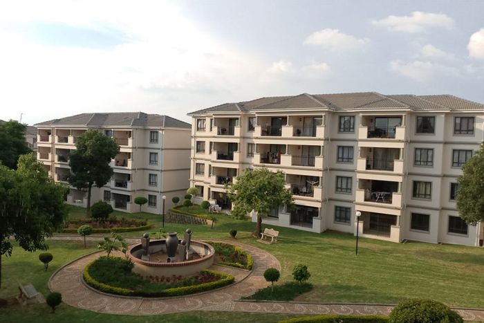 Noordwyk Apartment To Rent: 3 Bedrooms, Pool, Tennis Court, Balcony, Covered Parking.
