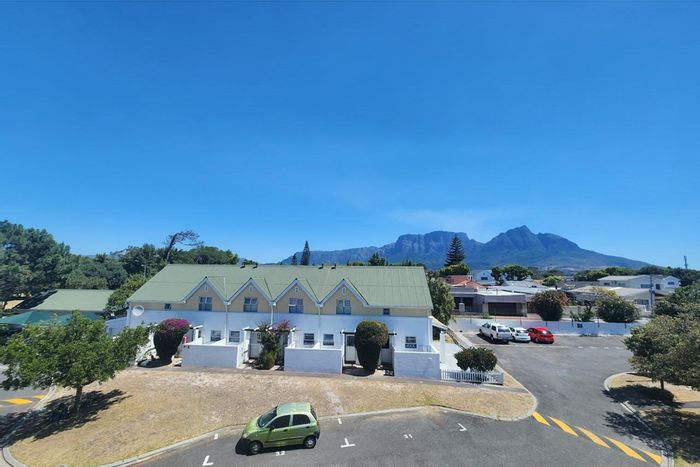 Townhouse For Sale in Rondebosch East: 2 bedrooms, pool, braai area, views.